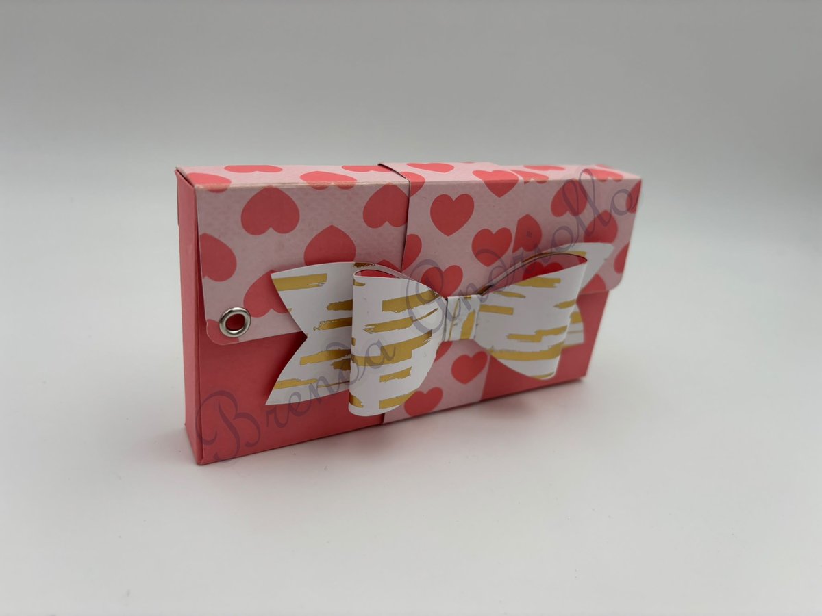 Pochette album à cœurs et nœud doré, en papier fait main